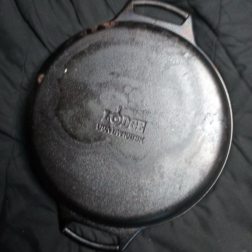 NWT Vintage Lodge Cast Iron Baker's Skillet